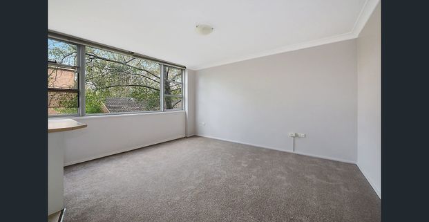 Well positioned renovated 2 bedroom apartment - Photo 1
