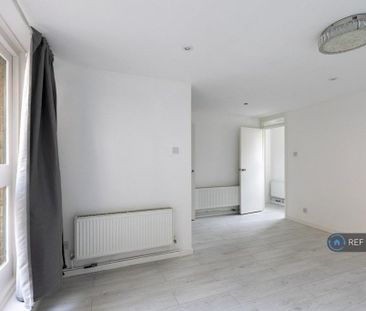 3 bedroom flat to rent - Photo 2