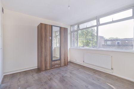 Terraced House to rent - Owen Close, London, SE28 - Photo 5