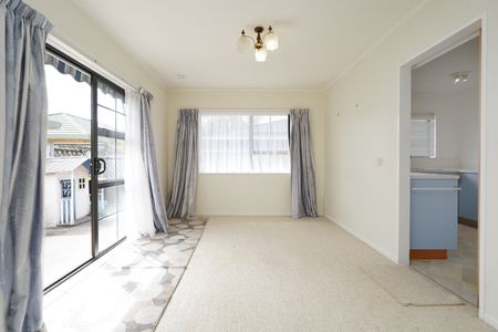 110 Oxford St, Tawa - Photo 2