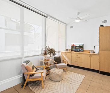 Comfortable One Bedroom Unit - Photo 1