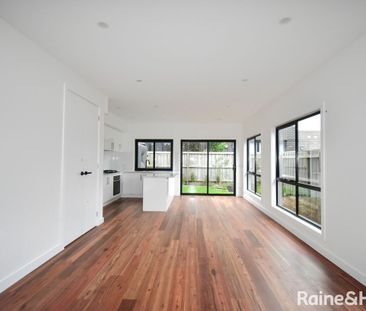 Modern 2-Bedroom Townhouse in Springvale! - Photo 1