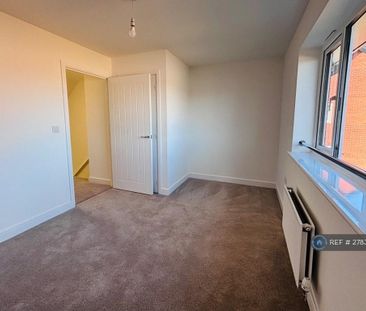 3 bedroom semi-detached house to rent - Photo 5