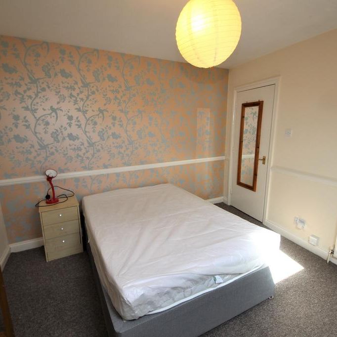 3 bedroom flat to rent - Photo 1