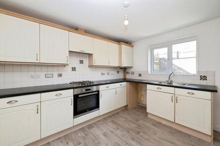 4 bedroom detached house to rent - Photo 2