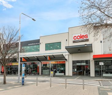 Top-Floor Urban Convenience - Photo 2