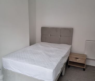Room in a Shared House, West Street, SK15 - Photo 6