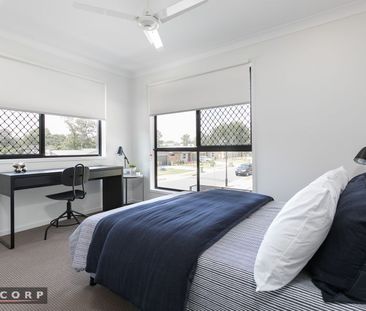 Modern 3-Bedroom Townhouse in a Desirable Location - Stylish & Spac... - Photo 2