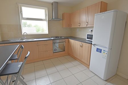 2 Bedroom Mid Terraced House - Photo 4