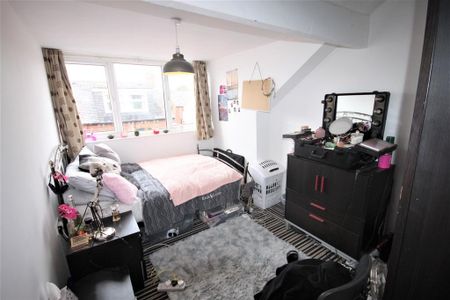 3 bedroom terraced house to rent - Photo 4