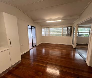 Recently Renovated - Family Home in Margate - Photo 4