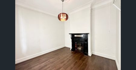 RENOVATED 4 BEDROOM HOUSE IN PYRMONT - Photo 4