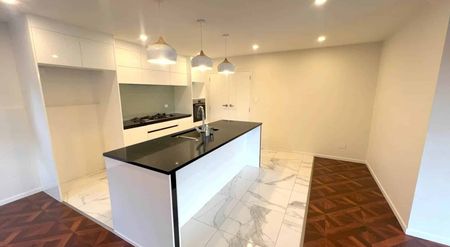 4 bedrooms with 3 bathrooms - Photo 4