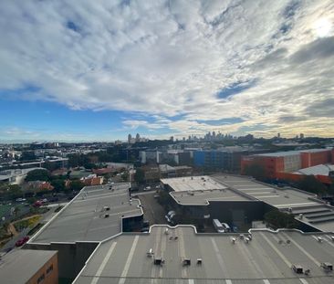 Modern fully furnished 1 bedroom apartment in the heart of Green sq... - Photo 2