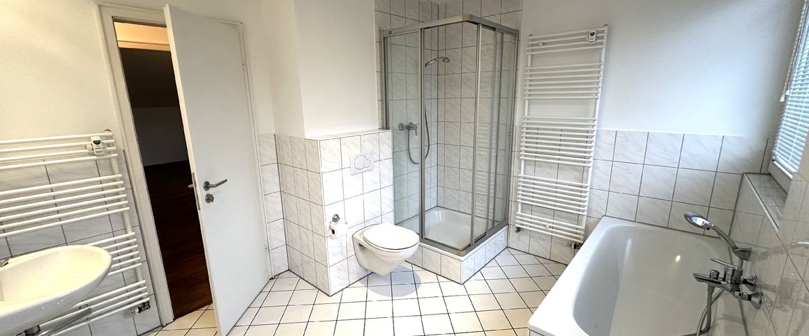 Düsseldorf-Stockum: Großzügige 2,5-Zimmer-Wohnung mit Balkon und Einbauküche! - Photo 1