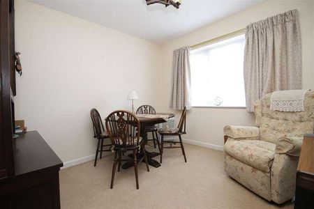 Carisbrooke High Street, Newport, PO30 - Photo 2