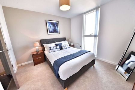 AVAILABLE NOW! | Allocated Parking | Fully Furnished | Two Double Bedroom | Two Bathroom | 24 Hour Concierge & Communal Gardens - Photo 4