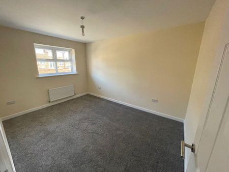 3 bedroom detached house to rent - Photo 2