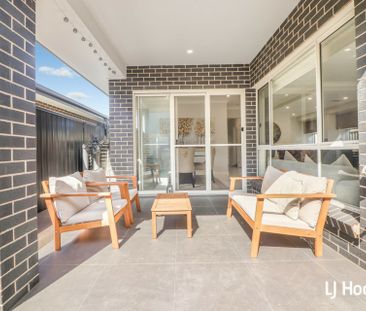 Beautiful 4 Bedroom Home - Great Location! 10.75kw solar panels to ... - Photo 3