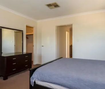 Near city convenience with easy airport access - Photo 4