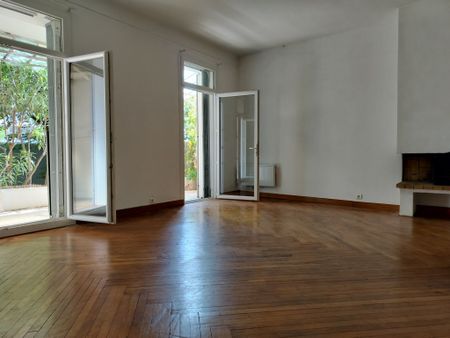 Appartement 2 pièces 74m2 MARSEILLE 8EME 1 500 euros - Photo 3