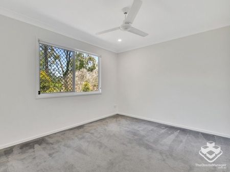 3 BED, A/C, MINUTES TO GATEWAY Large living space unit, gas cooktop, covered patio - Photo 2