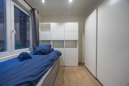 PRACHTIG, GEMEUBELD APPARTEMENT MET 2 SLAAPKAMERS NABIJ HET BRUISEND STADSCENTRUM - Foto 2