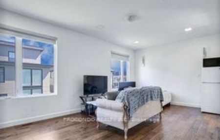 For Lease - 528 Jones Road Unit# Room 2, Hamilton, Ontario - Photo 3