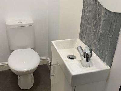 Trafford Road Room 3 - Photo 4