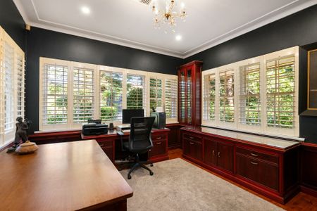 TIMELESS COASTAL ELEGANCE - PRIVATE PALM BEACH SANCTUARY - Photo 4