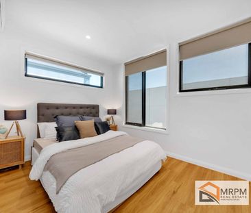 Brand new Designer 3 bedroom townhouse with study - Photo 2