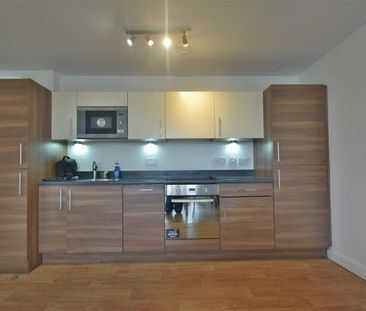 2 bedroom flat - Photo 3