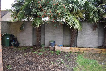 2 bedroom semi-detached house to rent - Photo 3