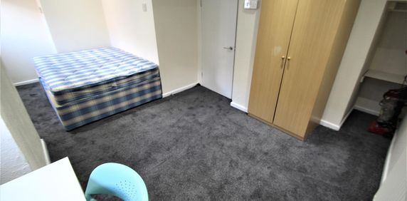 4 bedroom terraced house to rent - Photo 2