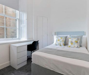 3 bedroom flat to rent - Photo 6