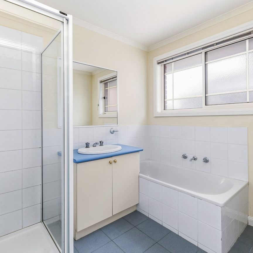 MODERN & SPACIOUS TWO-BEDROOM UNIT IN PRIME OAKLEIGH EAST LOCATION - Photo 1