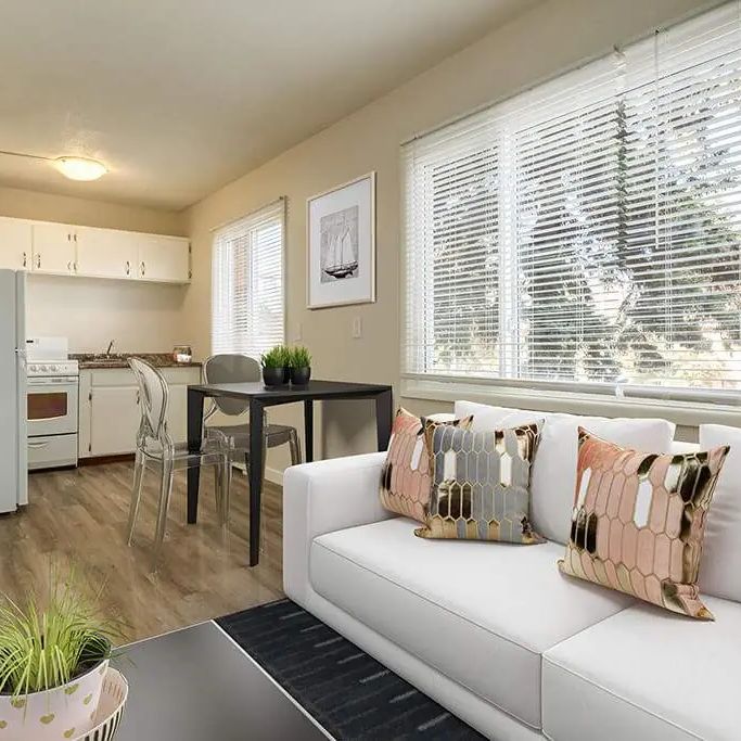 - 1 Bedroom at King's Court - Photo 1