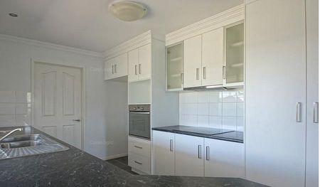 Modern Family Home in Quiet Oakey - Photo 5