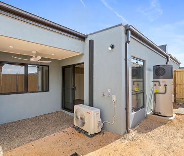 27 Leona Drive, Wyndham Vale VIC 3024 - House For Rent | Domain - Photo 5