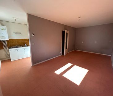 Location Appartement Studio 31 m² Argenton-sur-Creuse - Photo 2