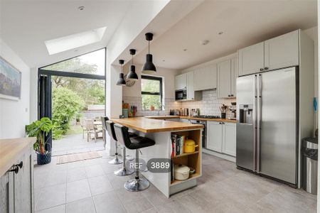 3 bedroom property to rent - Photo 3