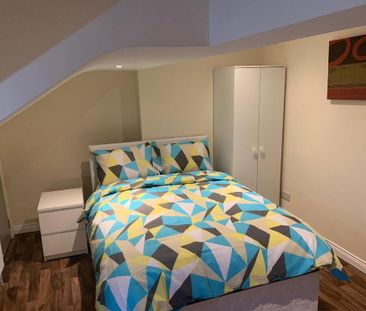 Ensuite Room 4, 26c Brookvale Ave, Belfast, BT14 6BW - Photo 4