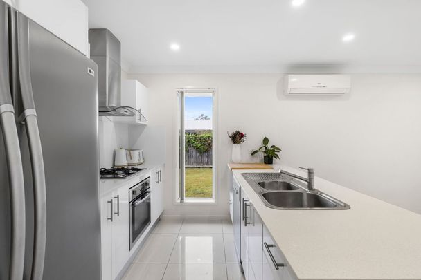 Spacious Family Living in the Heart of Oxenford - Ideal Location with Modern Comforts! - Photo 1