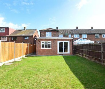 5 bedroom end of terrace house to rent - Photo 3