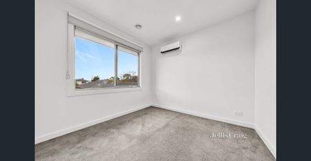 Near New Townhouse in Prime Mount Waverley Location - Photo 4