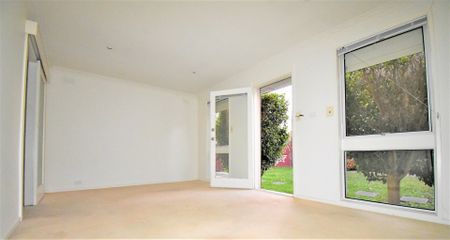 1/32 Simpsons Road, Box Hill - Photo 4