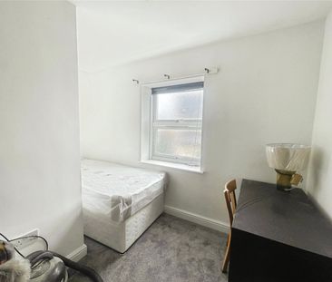 Strode Street, Egham, Surrey, TW20 9BX - Photo 5