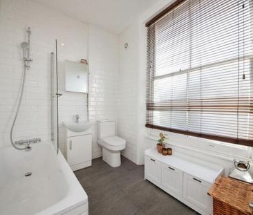 Modern studio within period House mins to tube and shops - Photo 3