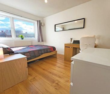 4 bedroom flat share to rent - Photo 1