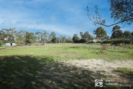 Spacious Family Living in Peaceful Devon Meadows - Approx. 3 Acres - Photo 4